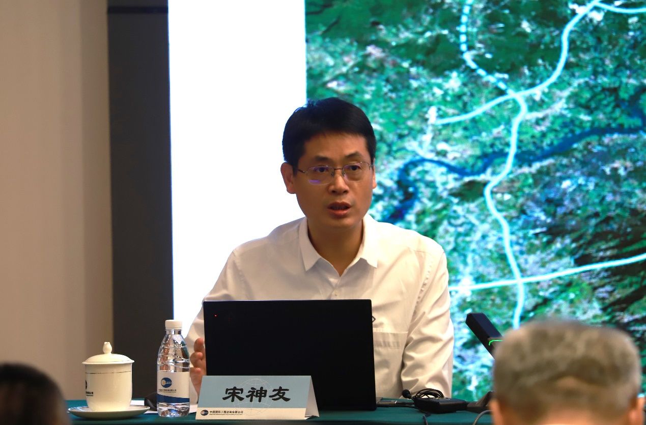 廣東省公路建設(shè)有限公司副總經(jīng)理，原深中通道管理中心主任、總工程師宋神友作專題講座